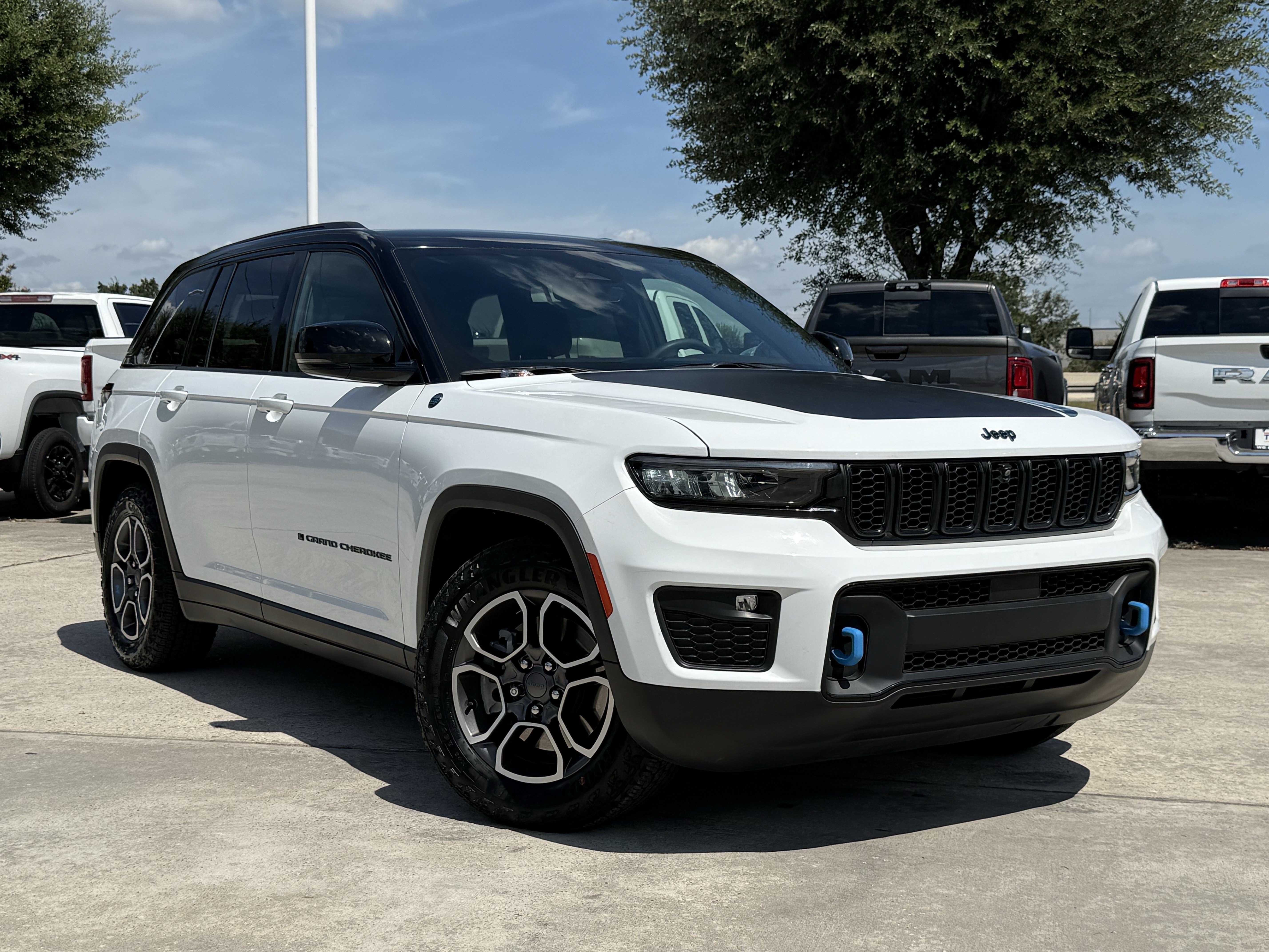 Used 2022 Jeep Grand Cherokee Trailhawk AWD/4WD image 2