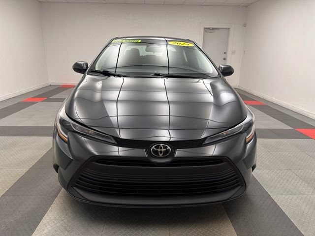 Used 2024 Toyota Corolla LE FWD image 2