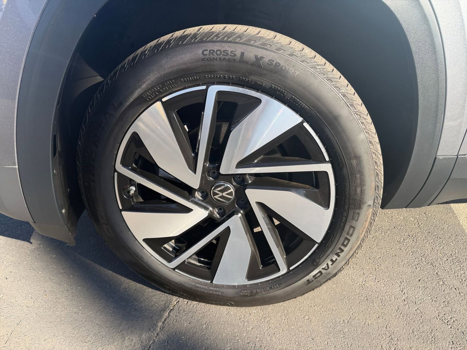 Used 2025 Volkswagen Atlas SE image 30