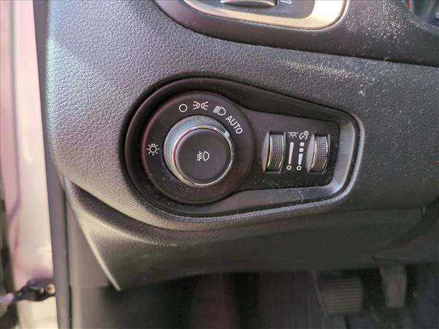 Used 2015 Jeep Renegade Limited image 10