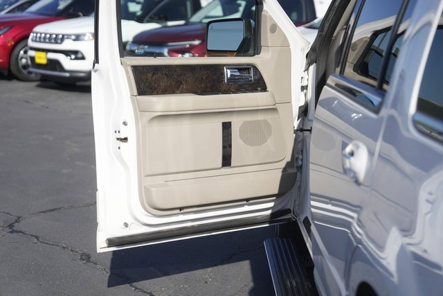 Used 2017 Lincoln Navigator Select image 33