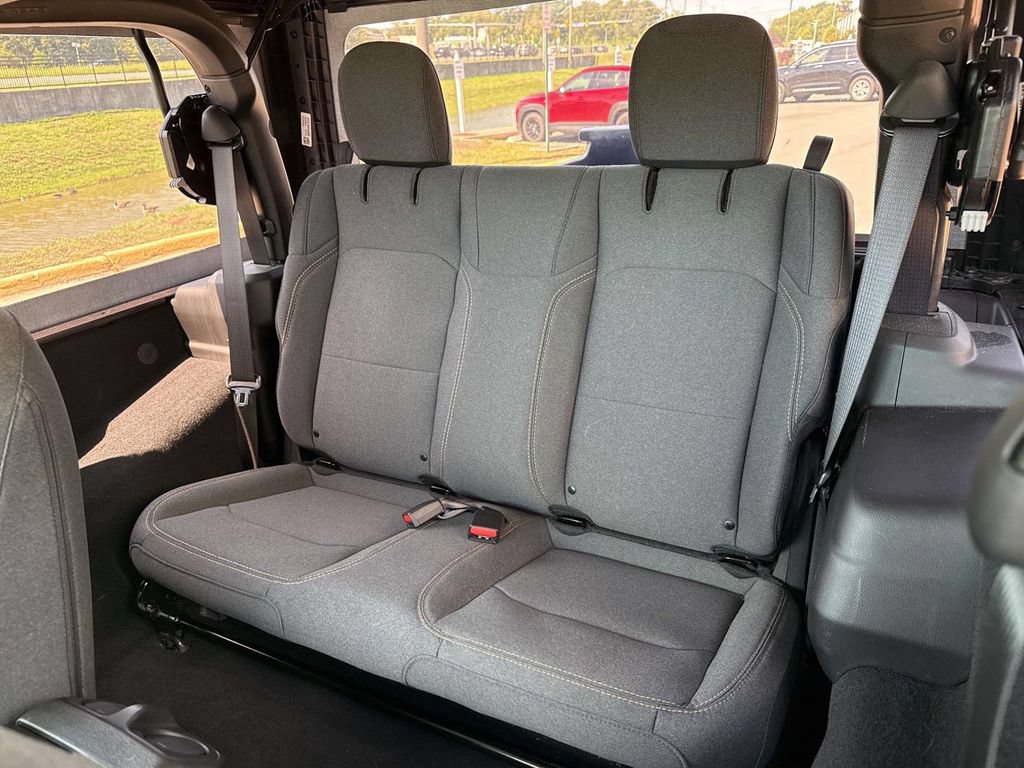 Used 2025 Jeep Wrangler Sport AWD/4WD image 10
