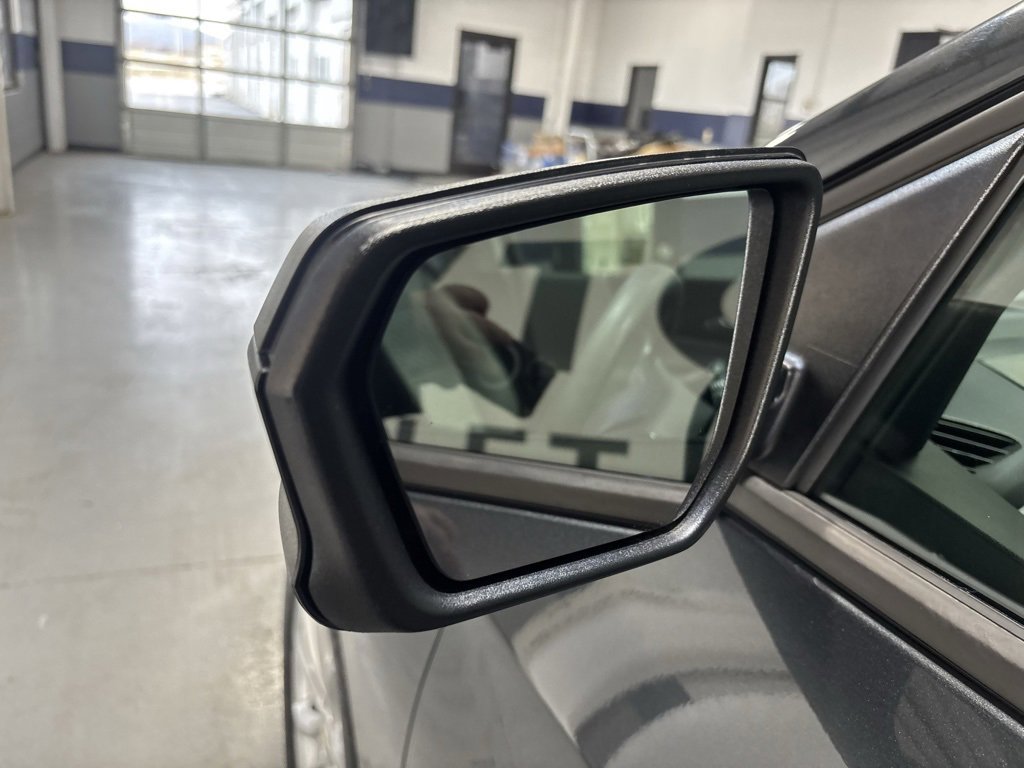 Used 2020 Chevrolet Equinox LS image 12