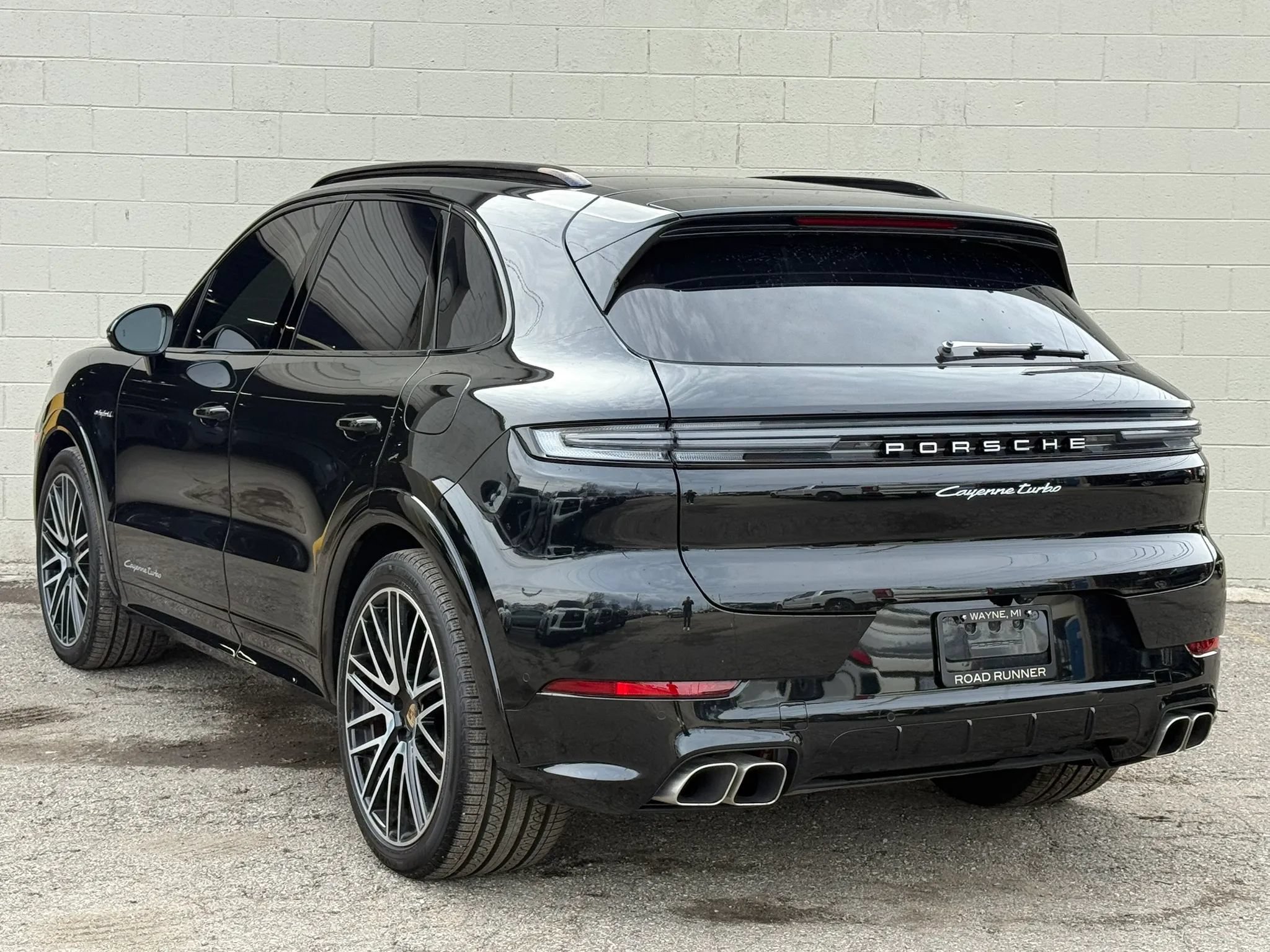 Used 2024 Porsche Cayenne Turbo AWD/4WD image 11