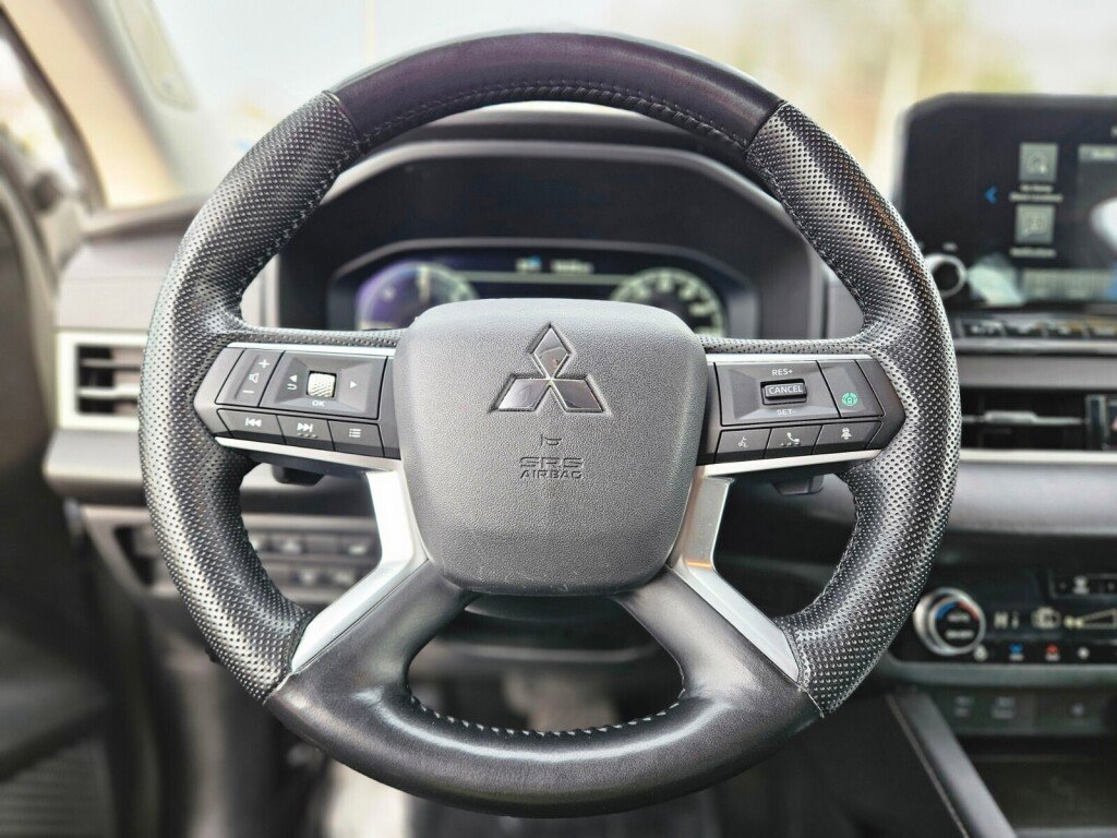 Used 2023 Mitsubishi Outlander SEL image 23