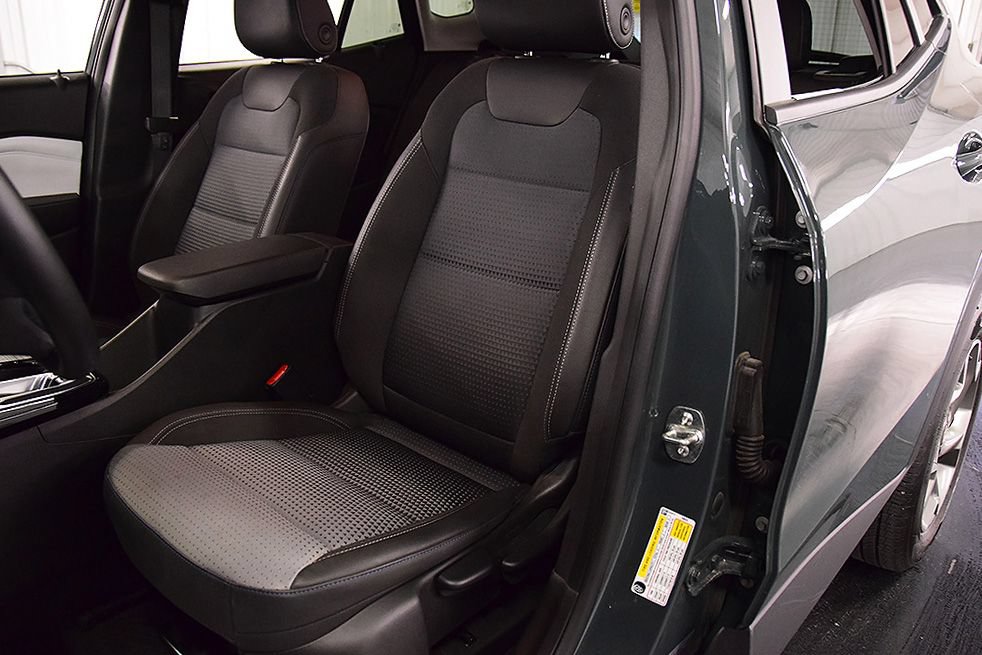 Used 2025 Chevrolet Trax LT w/ Driver Confidence Package FWD image 29