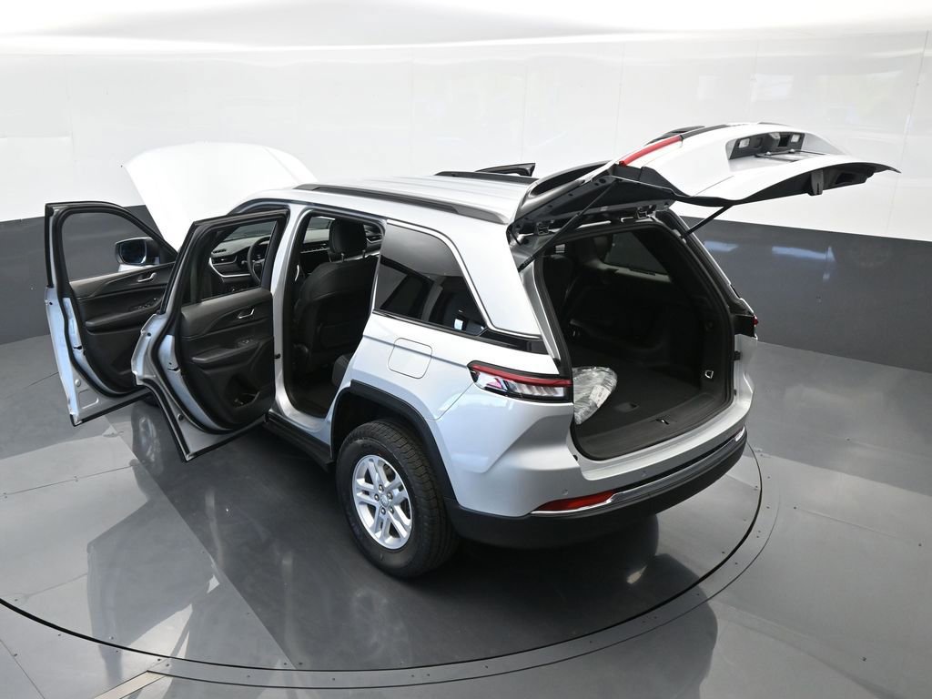 Used 2024 Jeep Grand Cherokee Laredo w/ Trailer Tow Package image 48