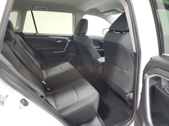 Used 2022 Toyota RAV4 XLE w/ Carpet Mat Package (TMS) image 15