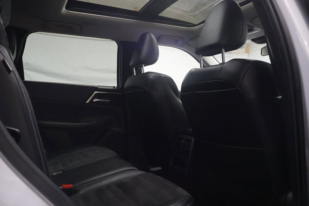 Used 2022 Mitsubishi Outlander SE image 13