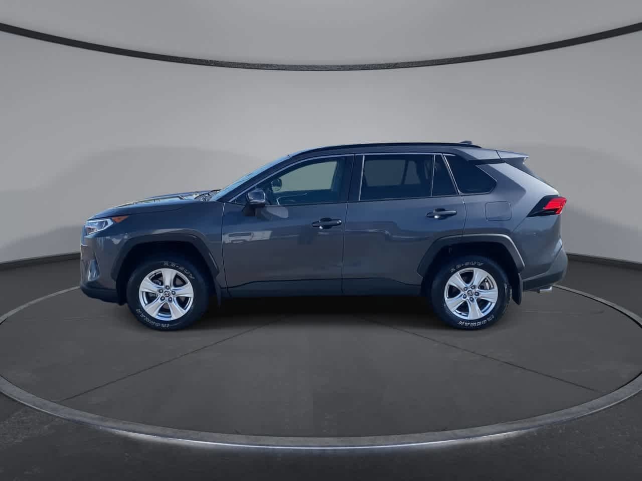 Used 2021 Toyota RAV4 XLE AWD/4WD image 5