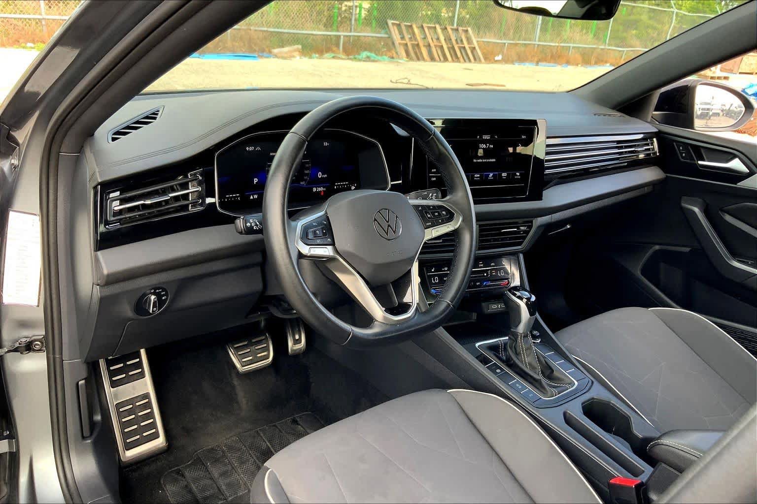 Used 2025 Volkswagen Jetta Sport image 17