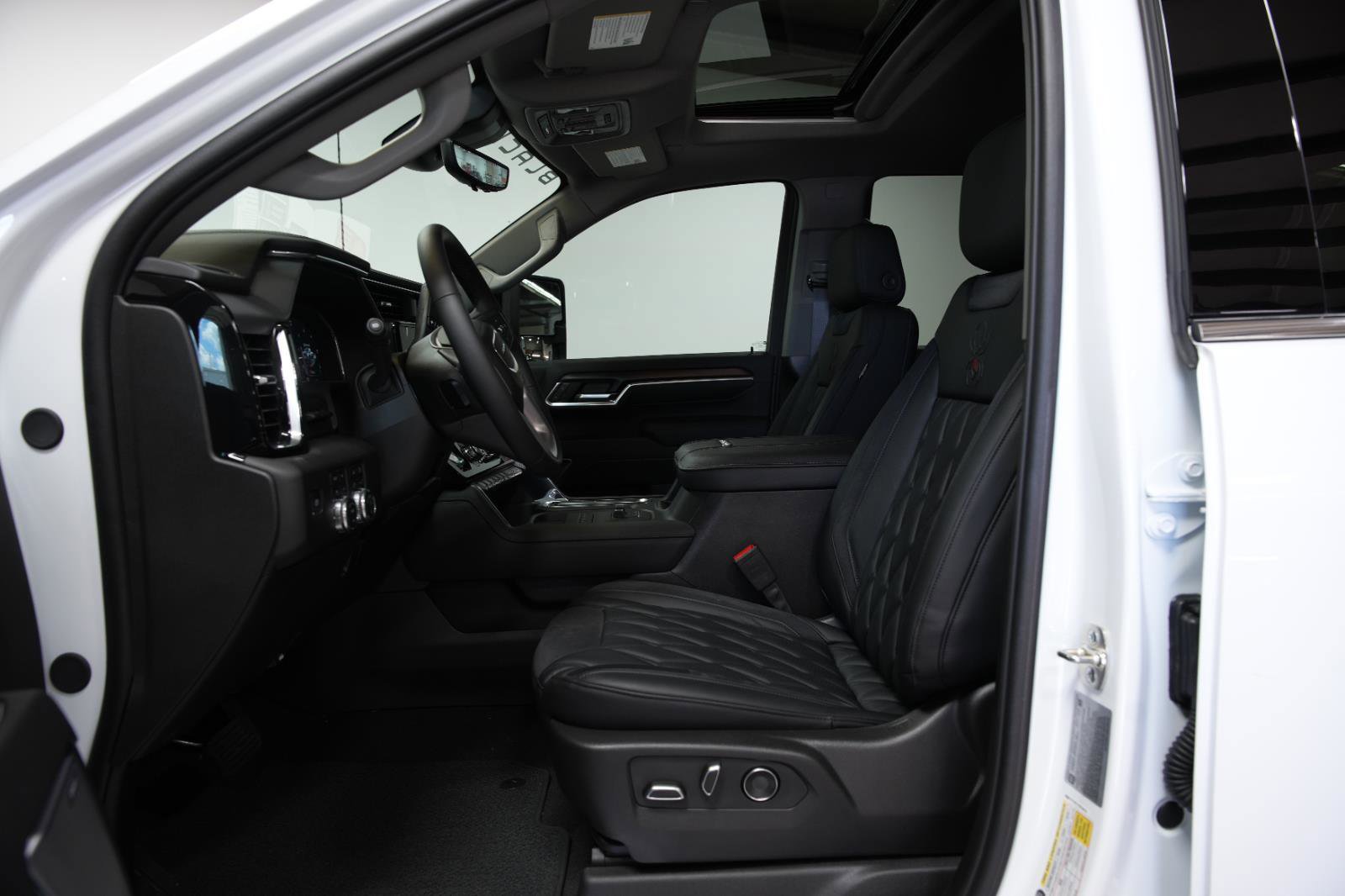 New 2025 GMC Sierra 2500 Denali w/ Denali Reserve Package image 32