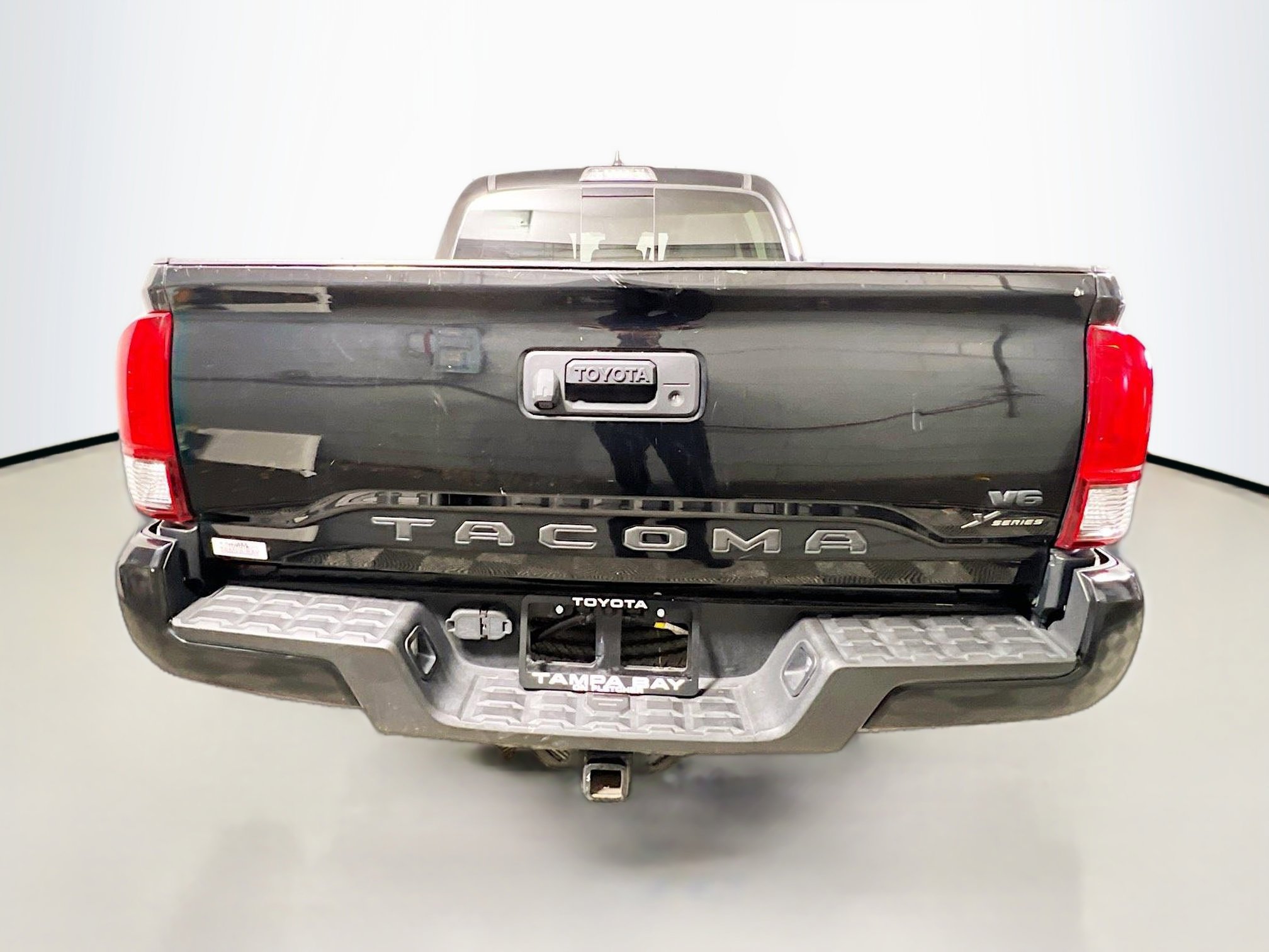 Used 2022 Toyota Tacoma SR5 w/ Technology Package RWD image 6
