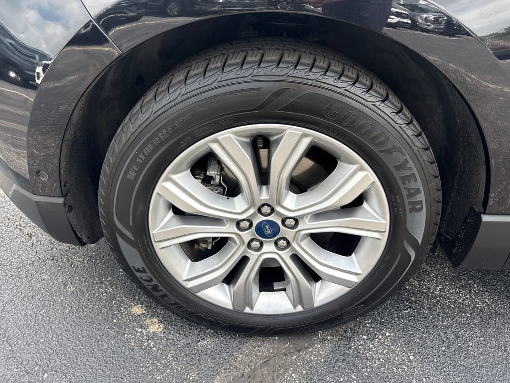 Used 2019 Ford Edge Titanium w/ Equipment Group 301A AWD/4WD image 14