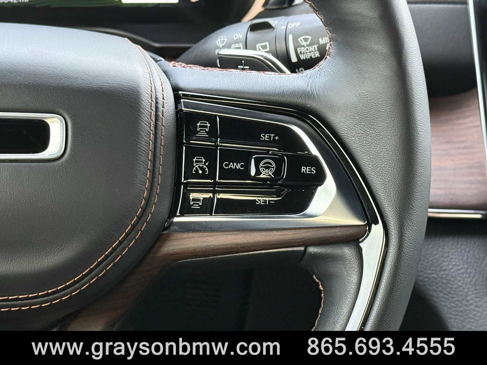 Used 2022 Jeep Grand Cherokee Summit w/ Luxury Tech Group V image 19