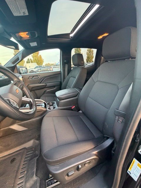 Used 2024 Chevrolet Colorado LT w/ LT Convenience Package II AWD/4WD image 16