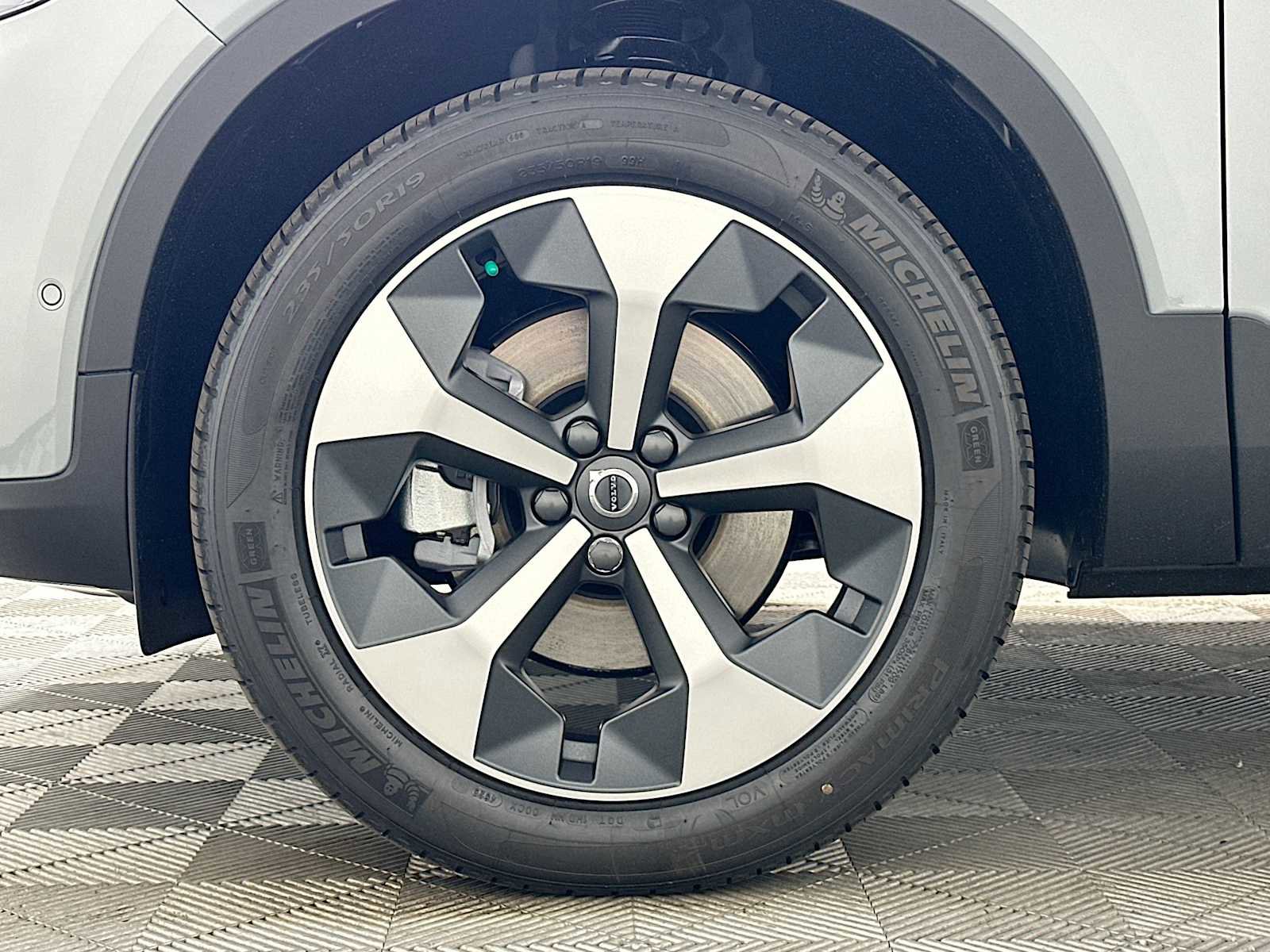 New 2026 Volvo XC40 B5 Plus w/ Protection Package Premier AWD/4WD image 29