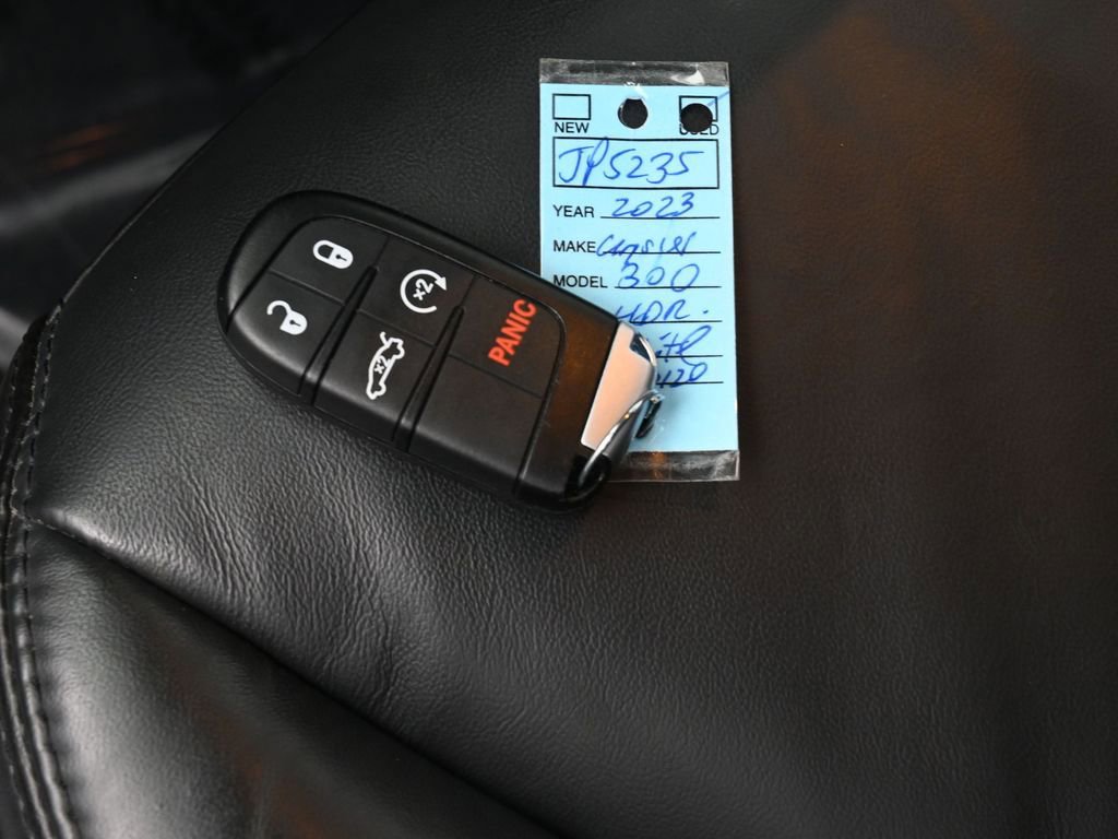 Used 2023 Chrysler 300 Touring L image 18