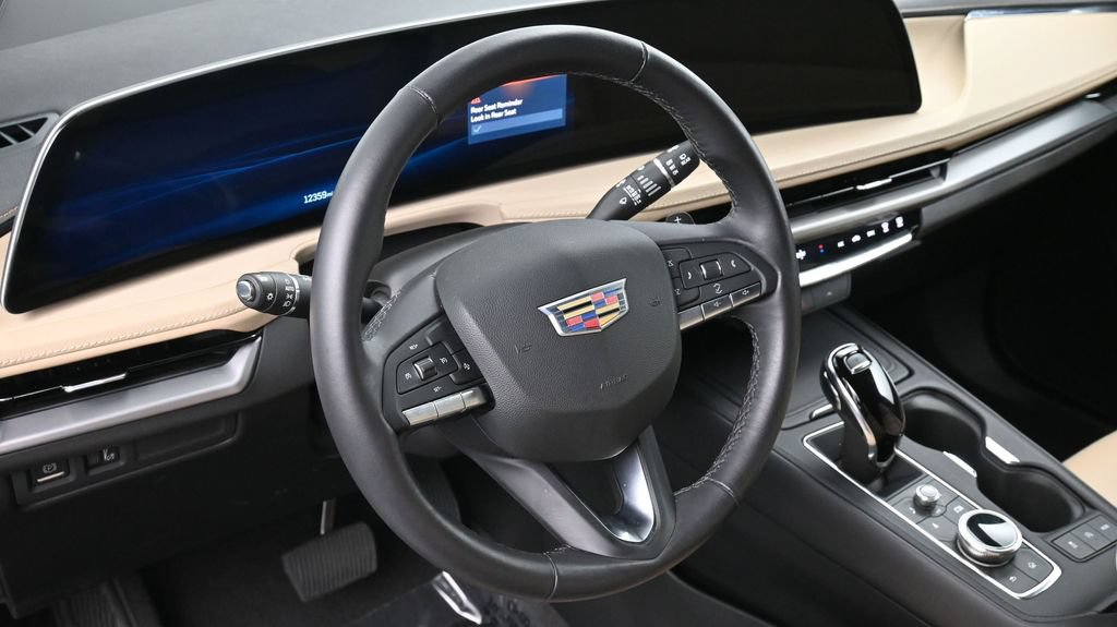 Certified 2024 Cadillac XT4 Luxury FWD image 10