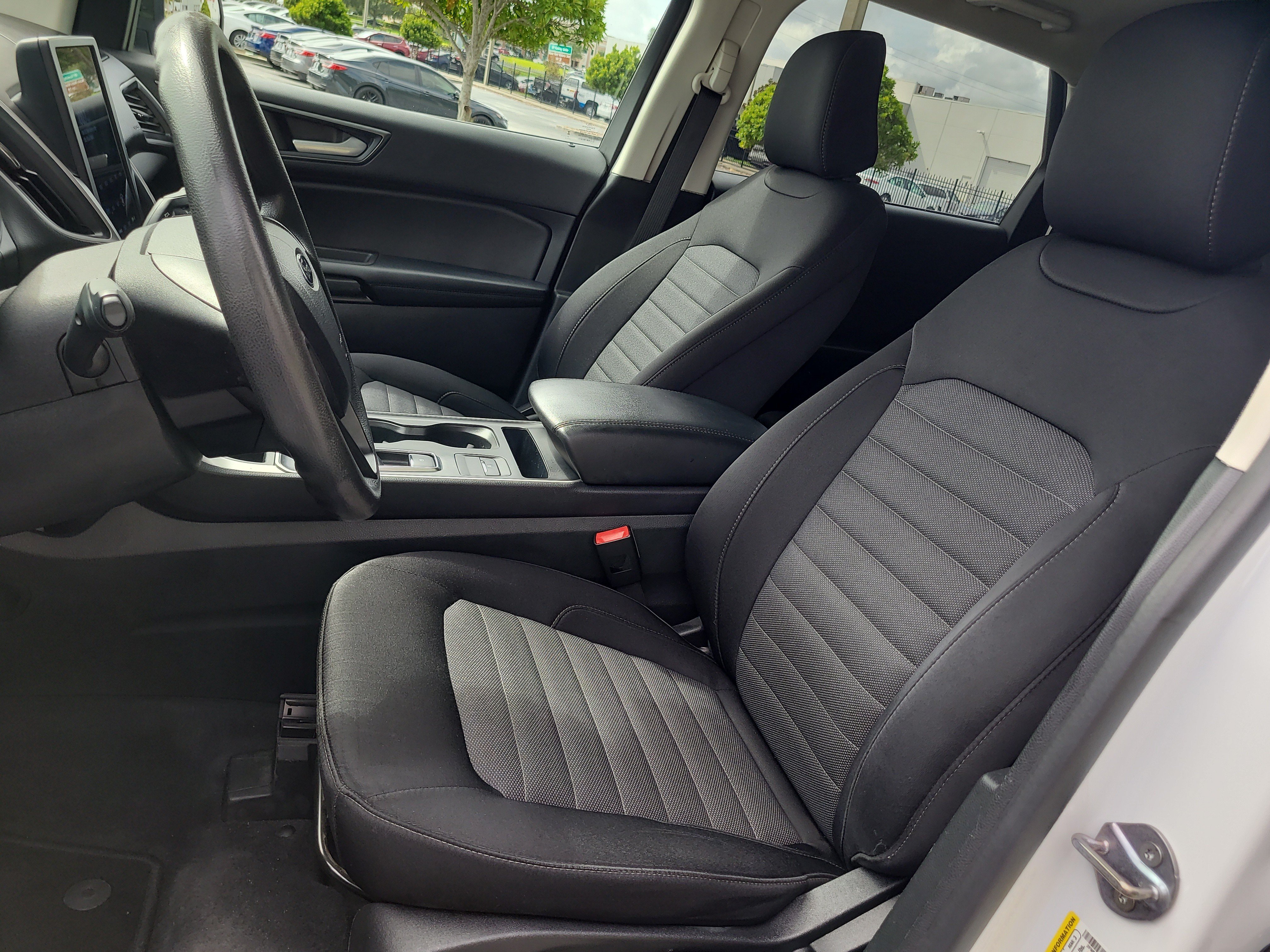 Used 2024 Ford Edge SE w/ Black Appearance Package AWD/4WD image 21