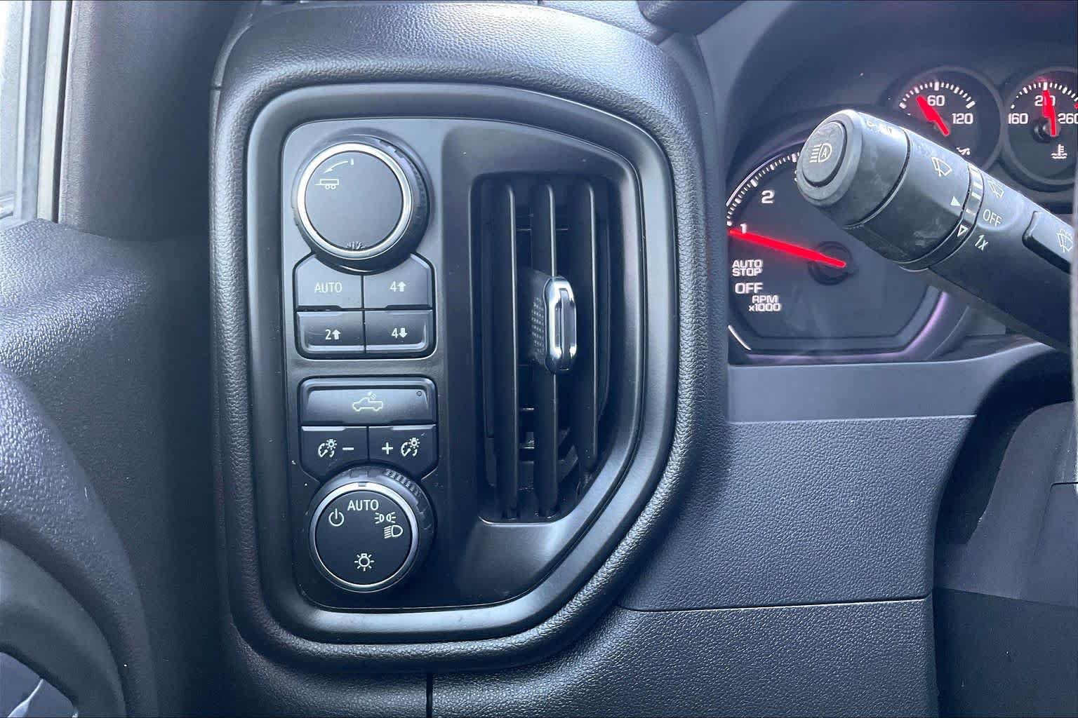 Used 2024 Chevrolet Silverado 1500 Custom Trail Boss w/ Turbomax Blackout Package AWD/4WD image 33