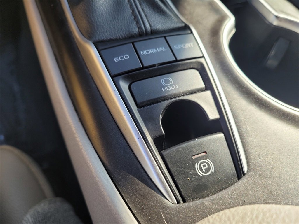 Used 2023 Toyota Camry XLE image 22