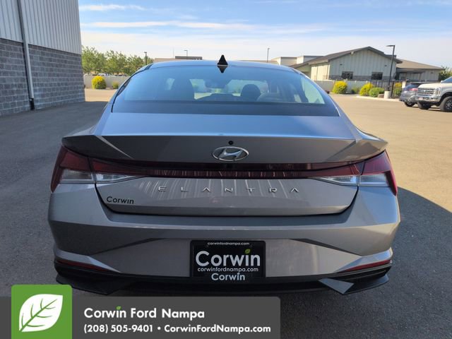 Used 2021 Hyundai Elantra SEL w/ Convenience Package FWD image 4
