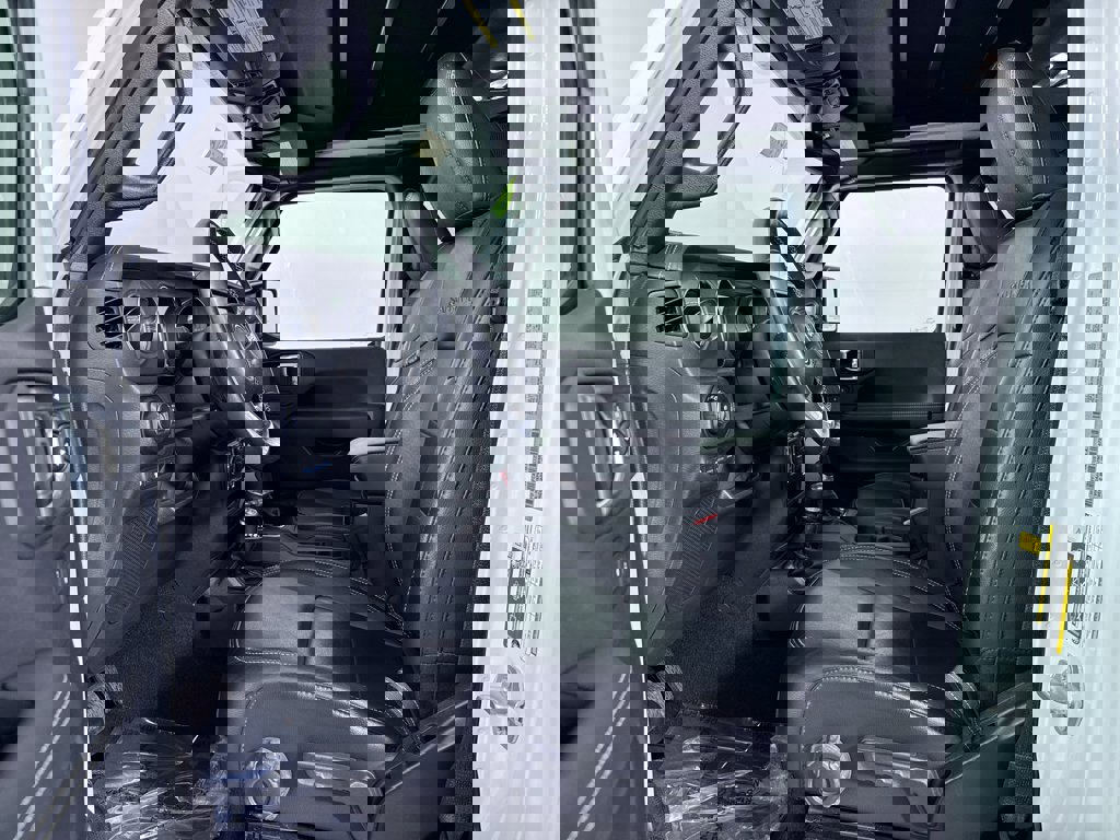 Used 2021 Jeep Wrangler Unlimited Sahara w/ Cold Weather Group image 9