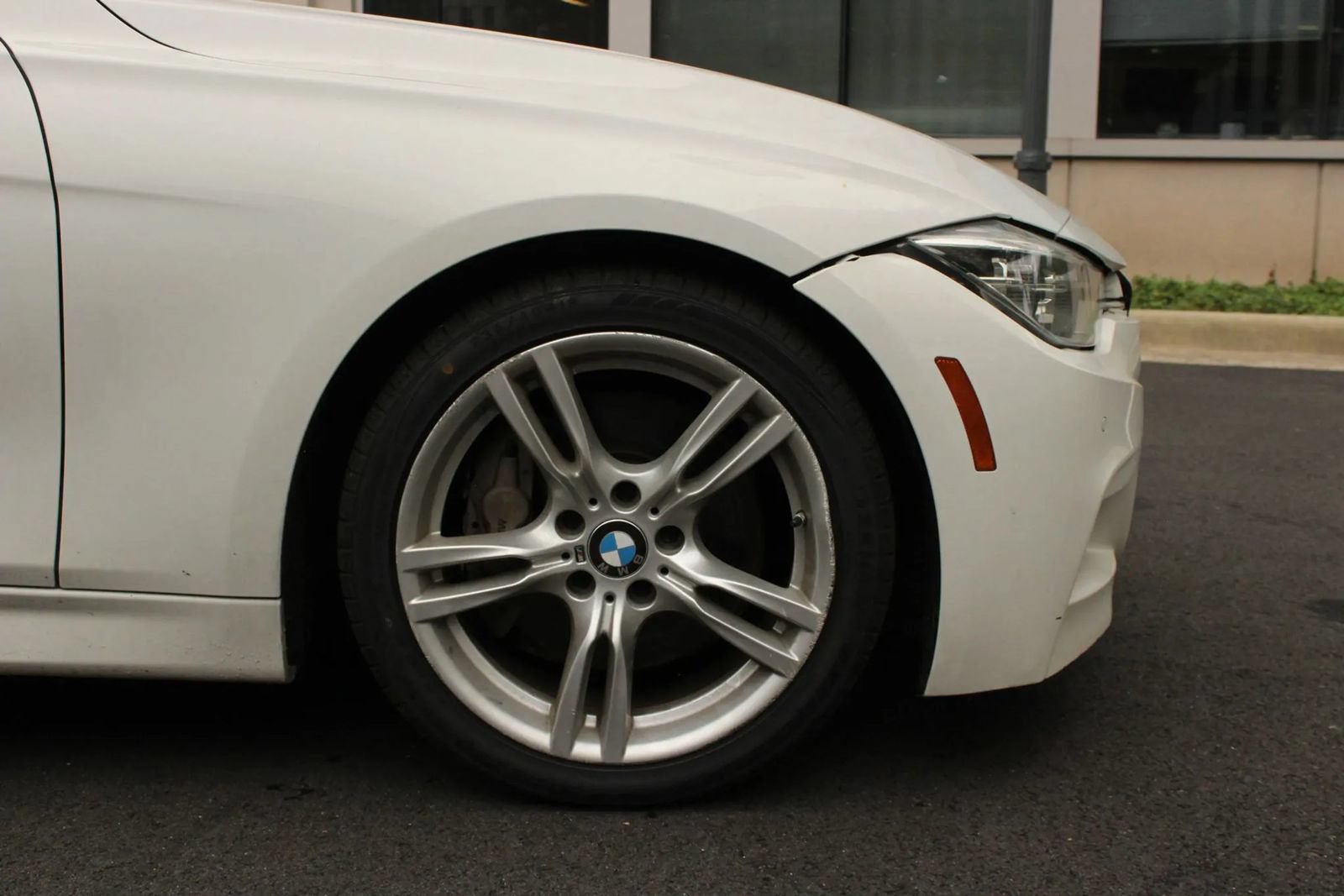 Used 2016 BMW 328i Sedan w/ M Sport Package RWD image 4