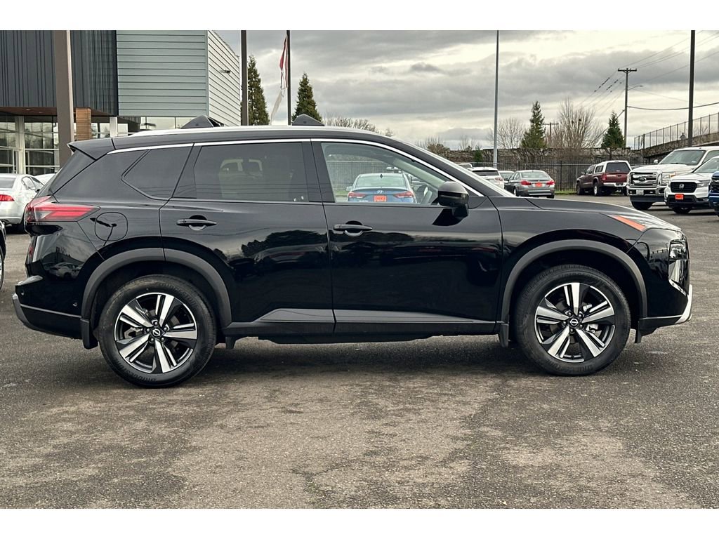 Used 2025 Nissan Rogue SL w/ SL Premium Package image 3