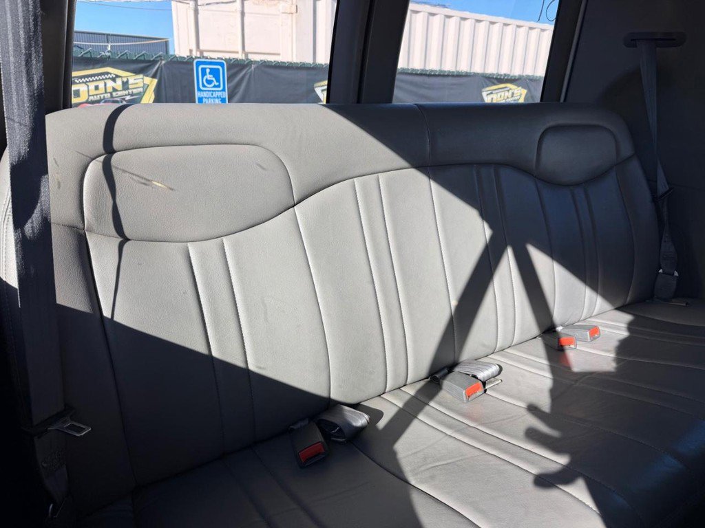 Used 2001 Chevrolet Express 3500 Extended Passenger image 36