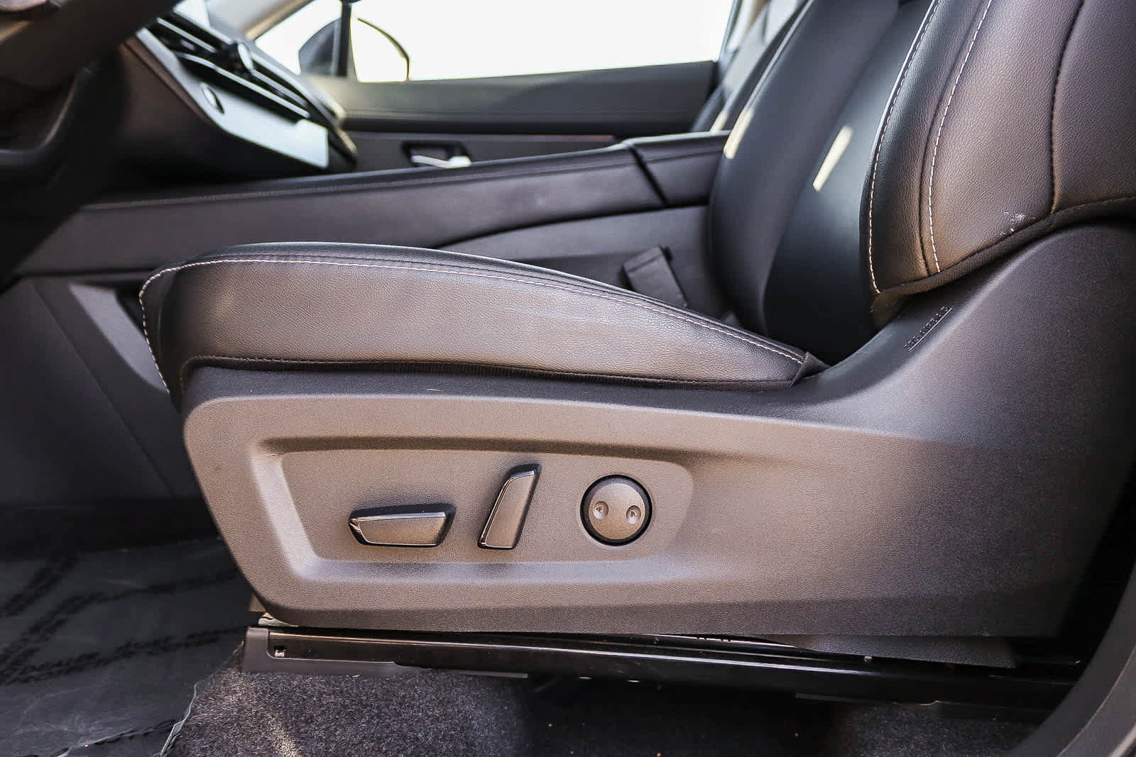 Used 2025 Nissan Murano SV AWD/4WD image 20
