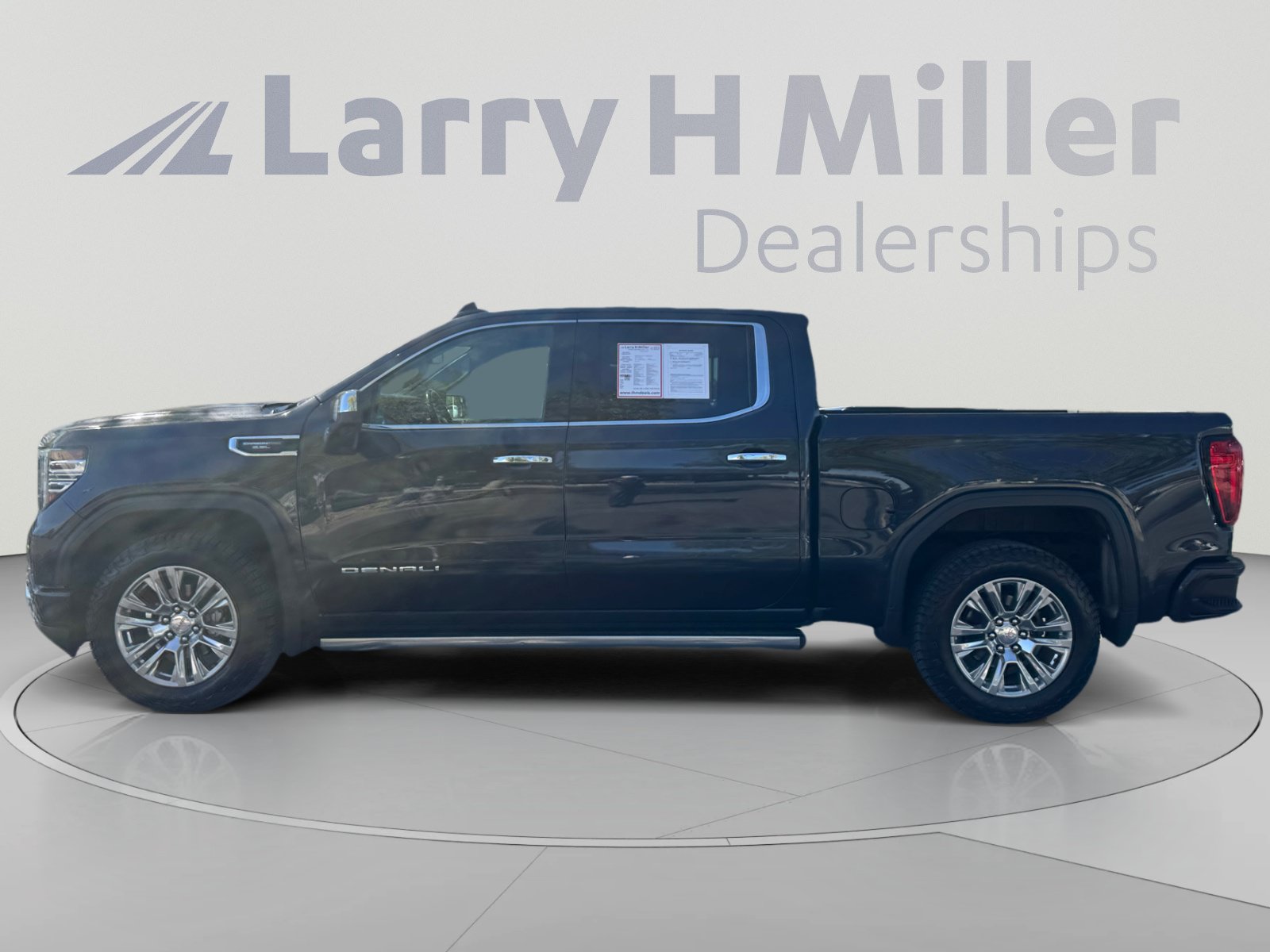 Used 2022 GMC Sierra 1500 Denali w/ Denali Carbonpro Edition AWD/4WD image 2