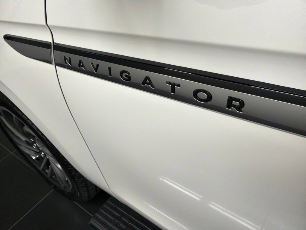 New 2026 Lincoln Navigator Reserve AWD/4WD image 43