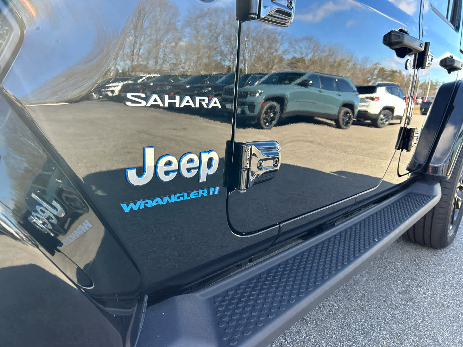 Used 2023 Jeep Wrangler Sahara w/ Cold Weather Group image 16