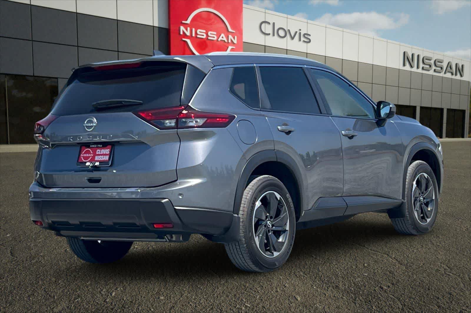 Used 2025 Nissan Rogue SV w/ SV Premium Package FWD image 3