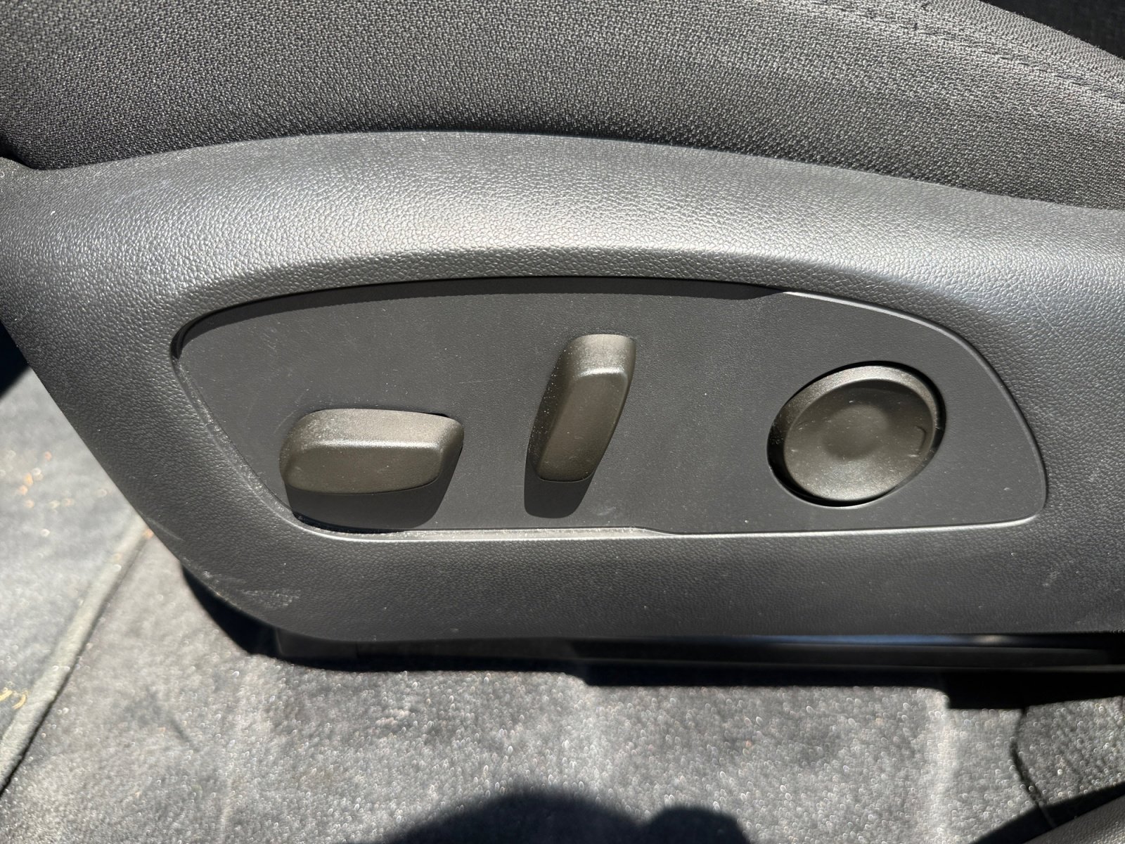 Used 2025 GMC Acadia Elevation image 27