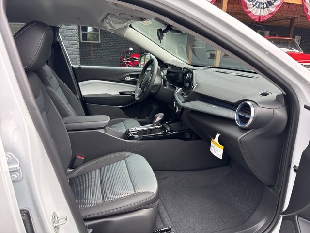 New 2026 Chevrolet Trax LT w/ Driver Confidence Package image 16