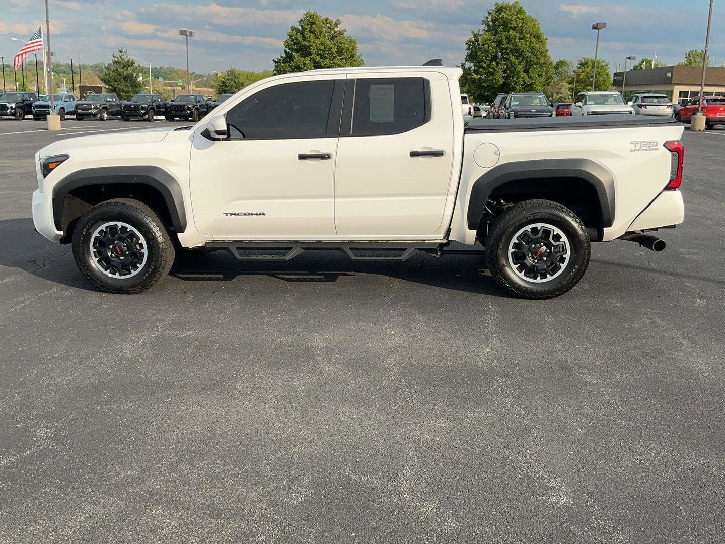 Certified 2024 Toyota Tacoma TRD Off-Road AWD/4WD image 10