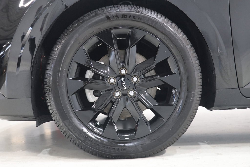 Used 2023 Kia Carnival SX Prestige FWD image 11