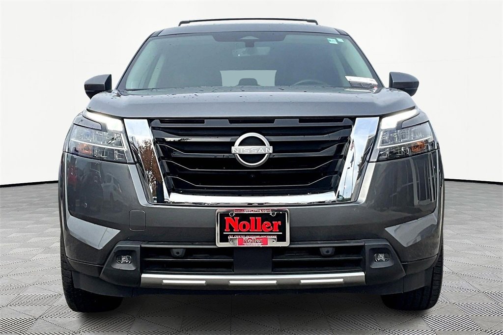 Used 2024 Nissan Pathfinder Platinum w/ Cargo Package image 3