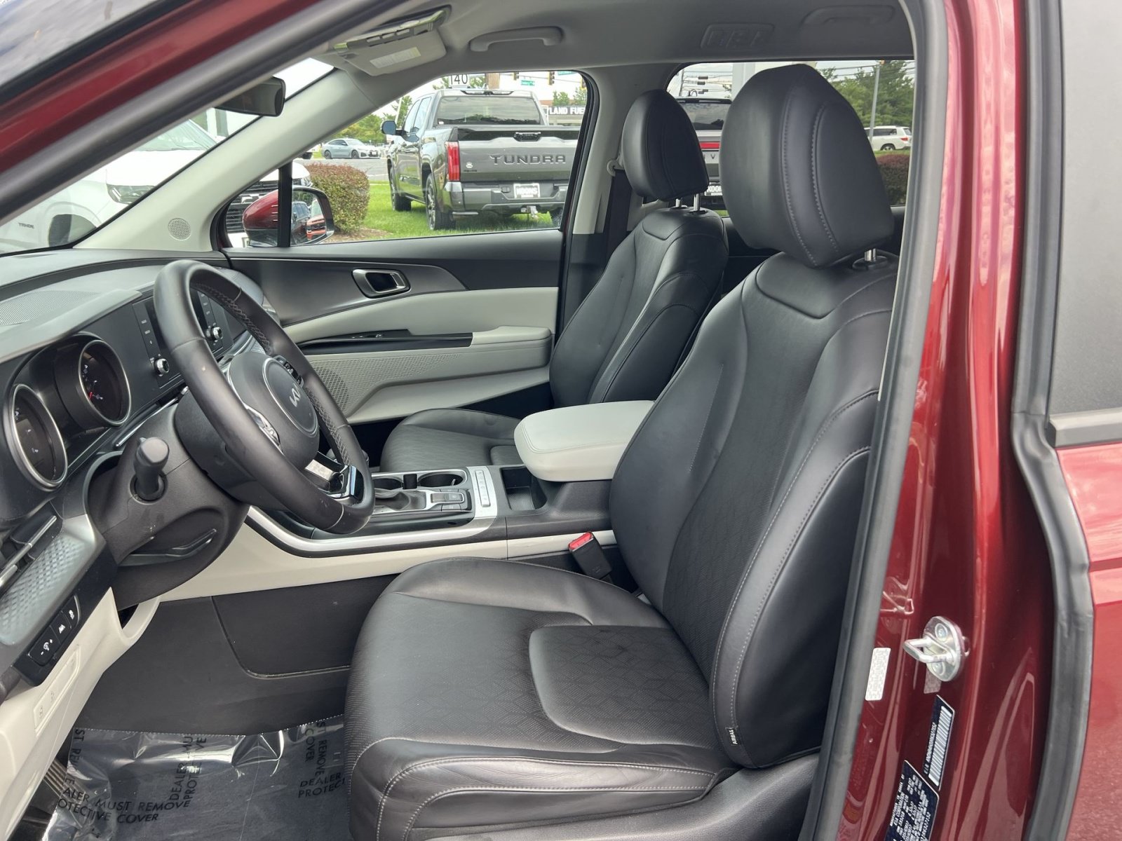 Used 2024 Kia Carnival LX FWD image 13