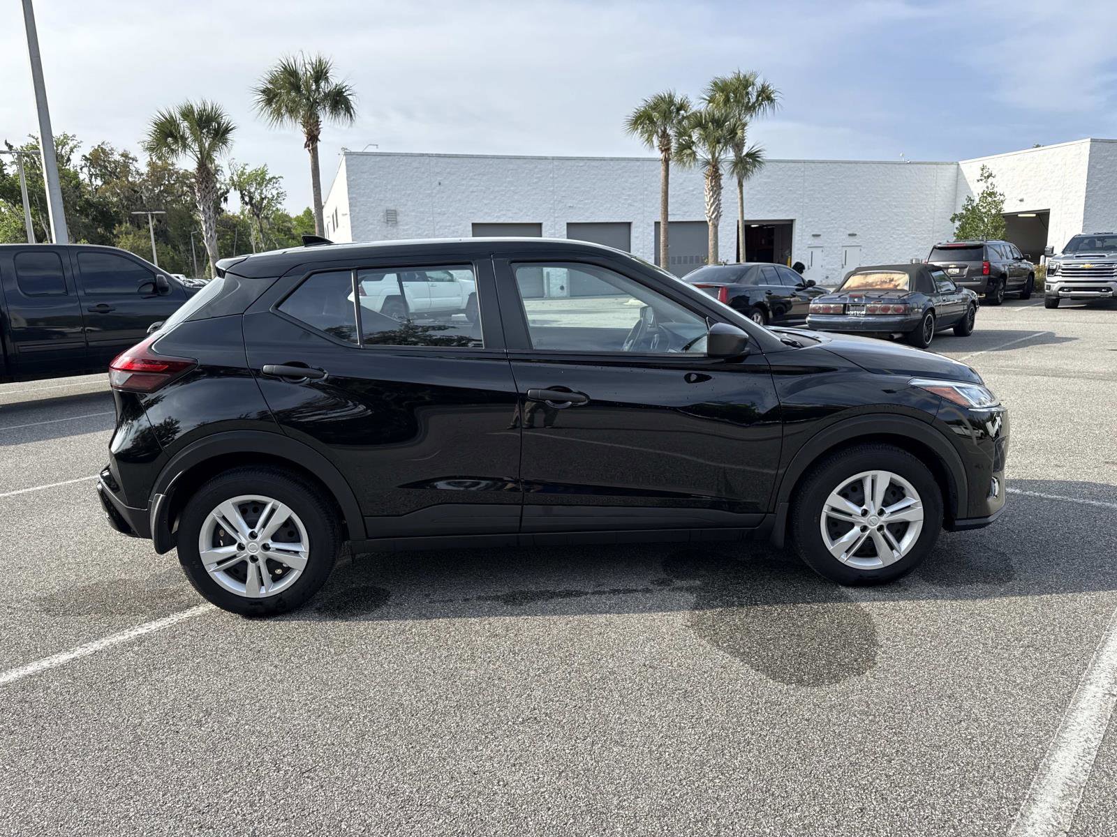 Used 2024 Nissan Kicks S image 2