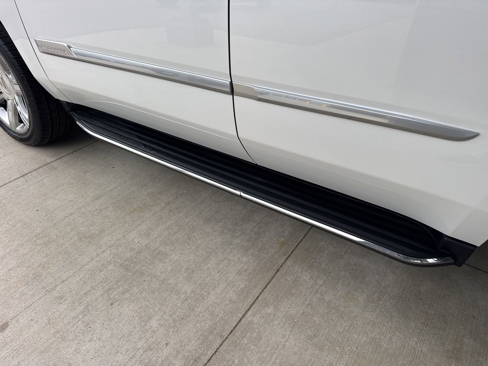 Used 2019 Cadillac Escalade Luxury AWD/4WD image 18