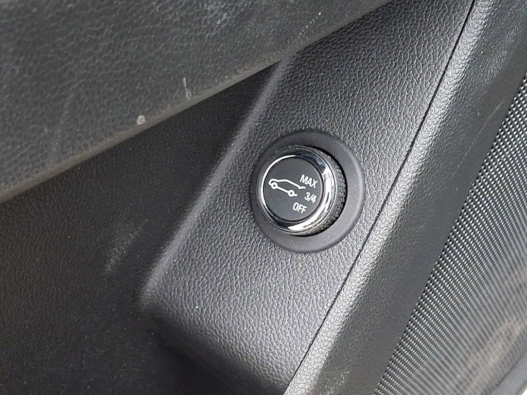 Used 2023 Chevrolet Traverse LT image 26