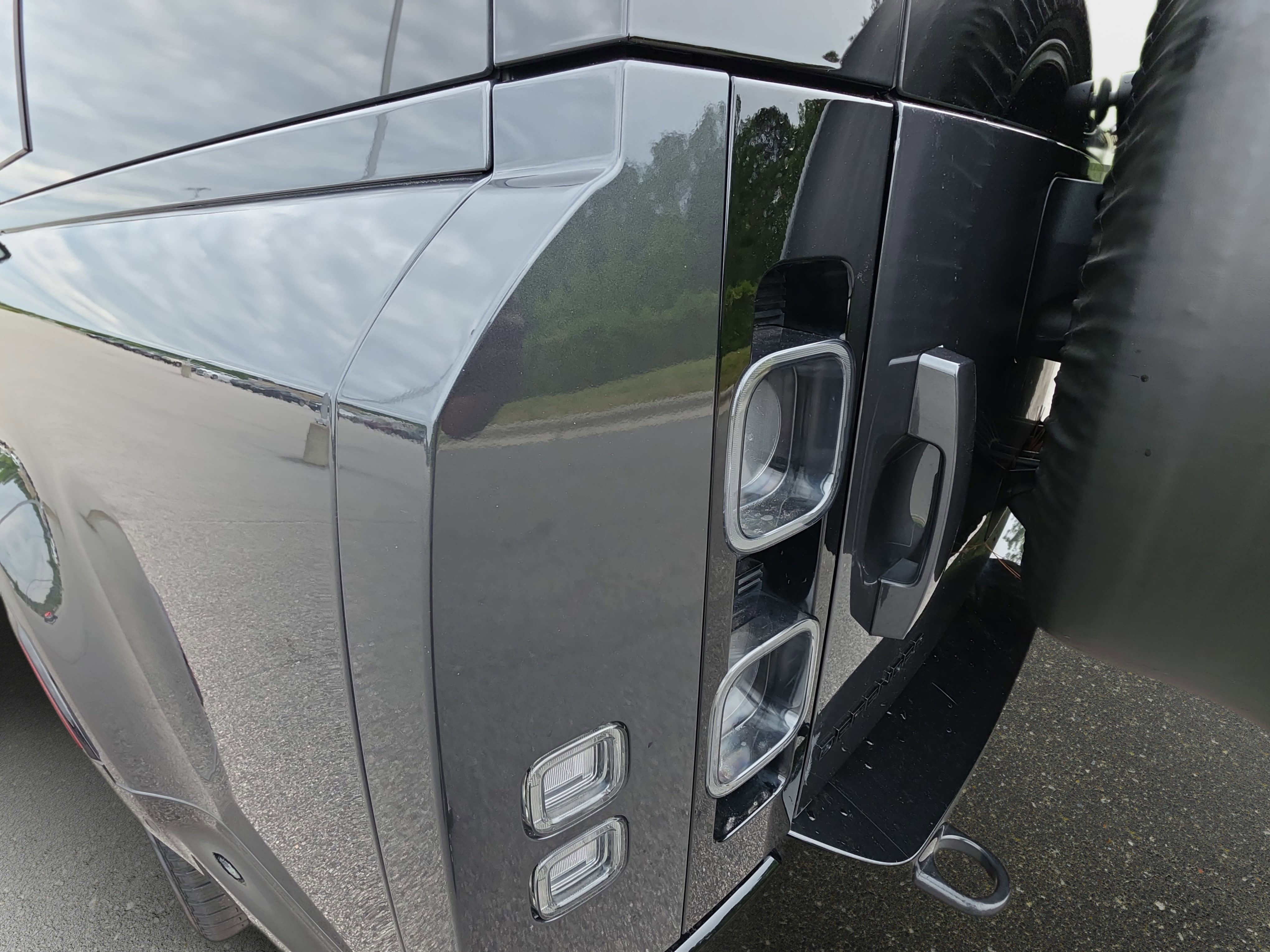 Used 2025 Land Rover Defender 130 V8 AWD/4WD image 36
