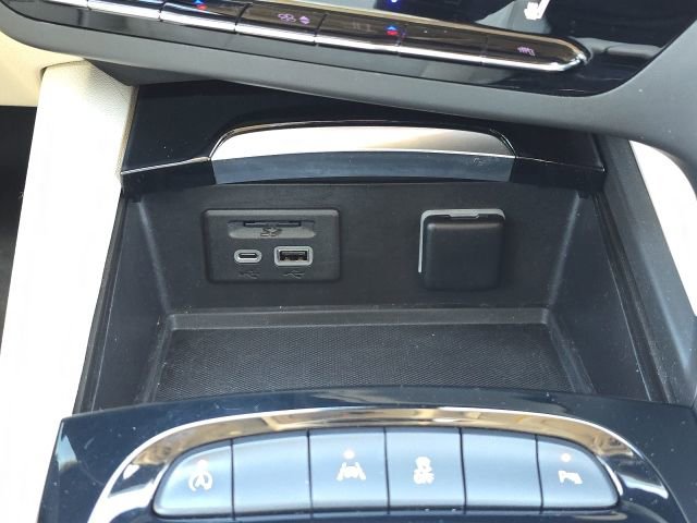 Used 2021 Buick Envision Essence w/ Technology Package I image 42