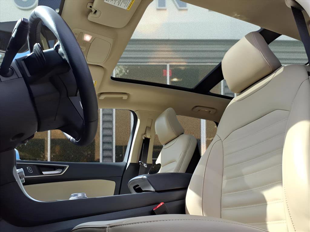 Used 2024 Ford Edge SEL w/ Class II Trailer Tow Package image 20