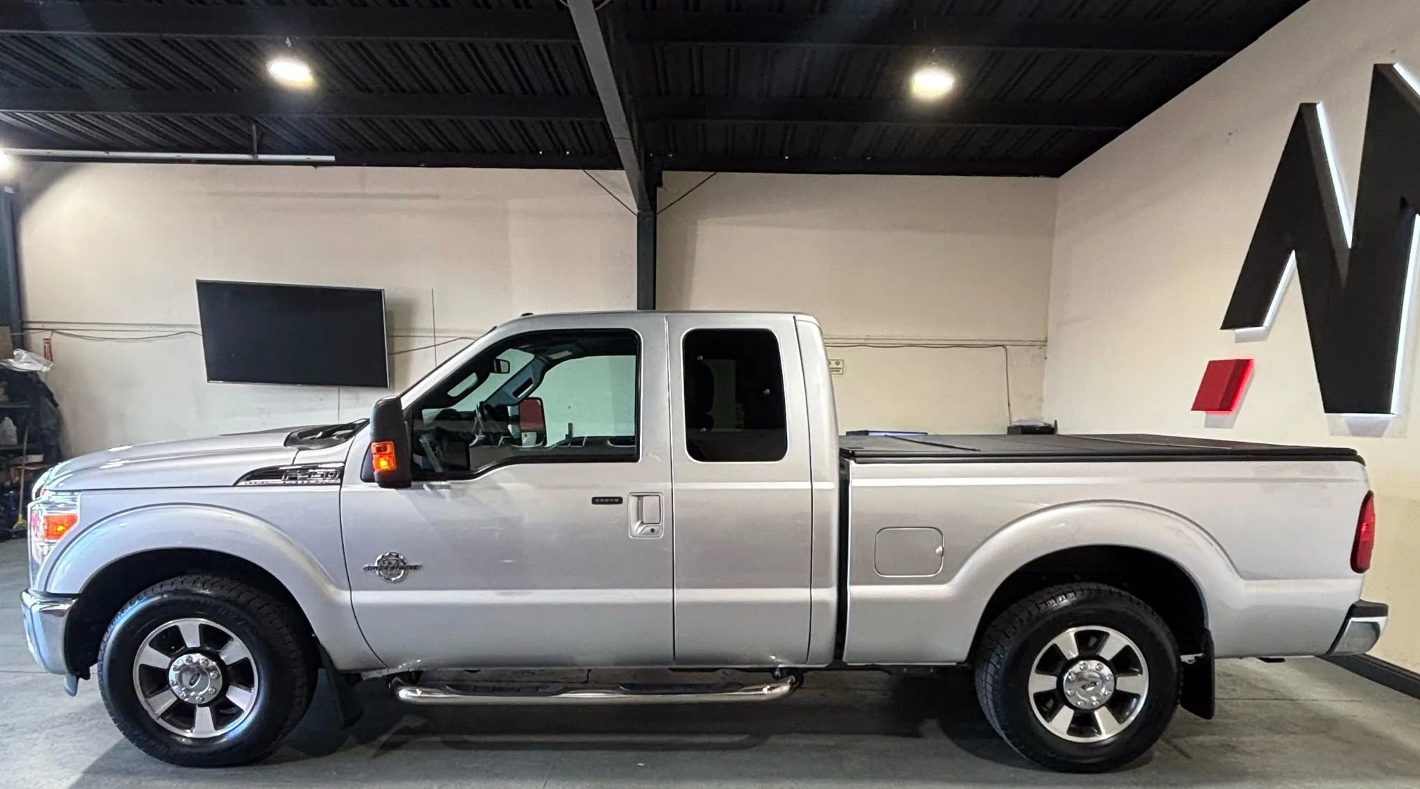 Used 2015 Ford F350 Lariat w/ Lariat Interior Package image 5