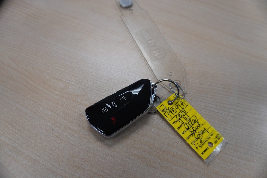 Used 2024 Volkswagen Atlas Cross Sport SE image 34